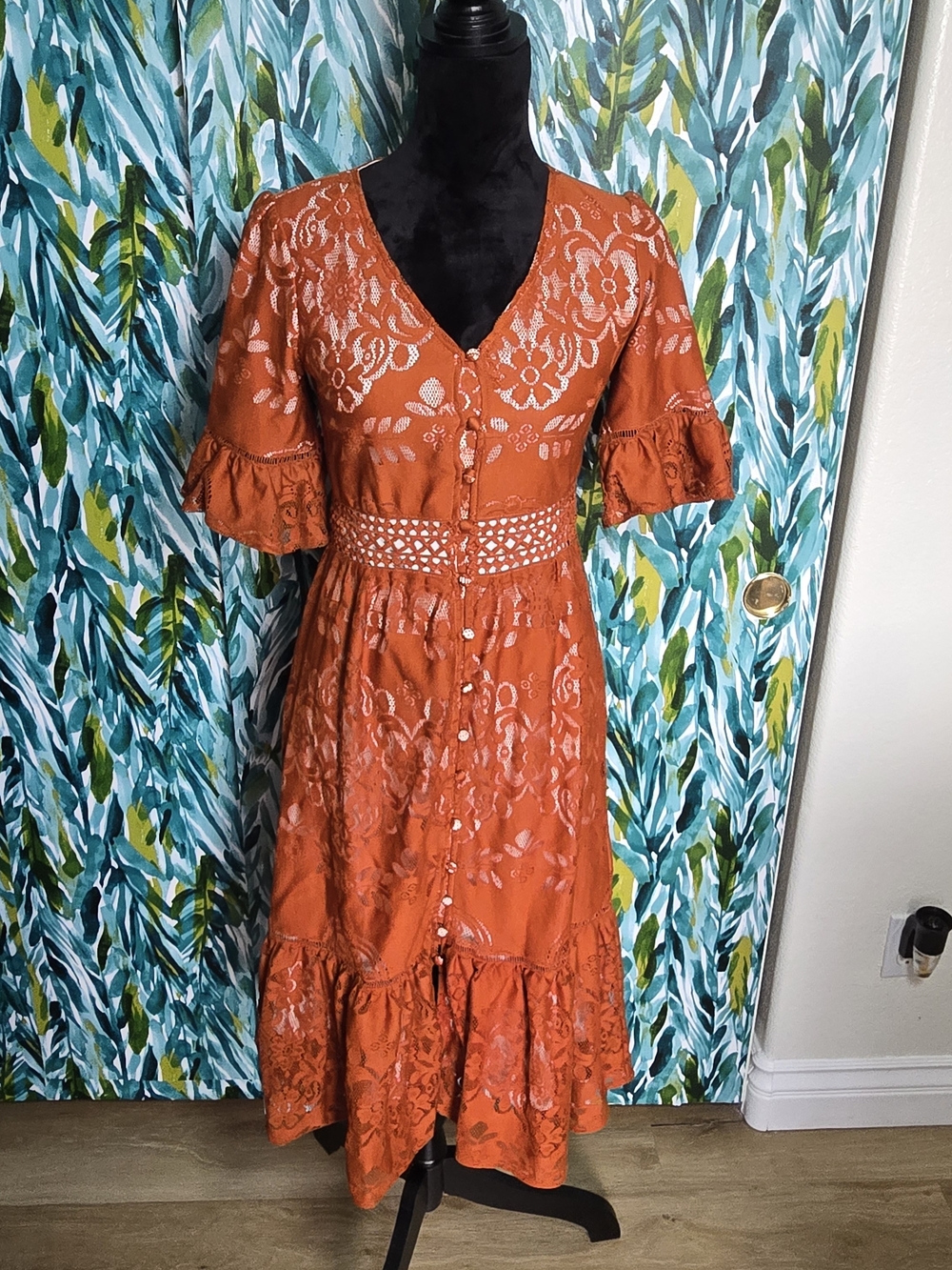 Ivy City Co. Monroe Flora Lace Midi Dress